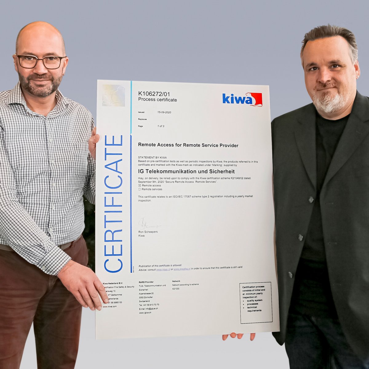 Bild RARS Zertifikat alarmVPN Foto von Herrn Jerin und Herrn Balsiger mit dem RARS Zertifikat von alarmVPN